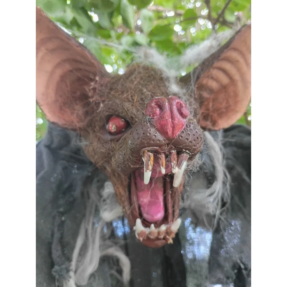 Hanging Bat with Light-Up Eyes